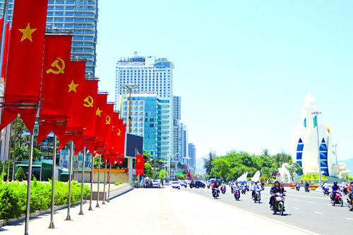 Khánh Hòa - vươn lên cùng đất nước