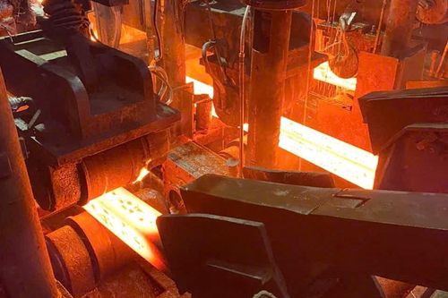 Nhà máy Gang thép Lào Cai ra lò mẻ phôi thép đầu tiên sau khi hoạt động trở lại