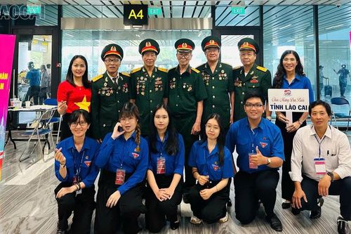 Gặp lại giữa mùa Xuân