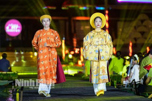 'Gấm vóc Hoa Lư' - Tái hiện cổ phục Việt trong không gian di sản