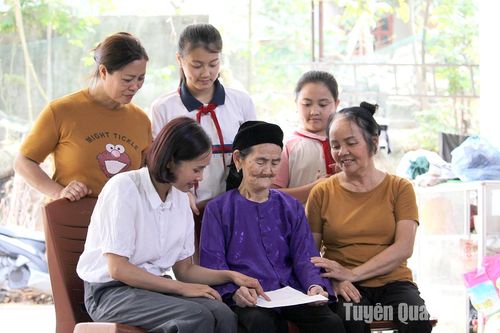 Trọn tình nước non