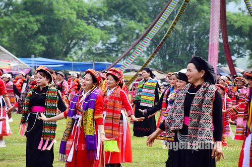 Ngày hội sắc màu thổ cẩm huyện Lâm Bình