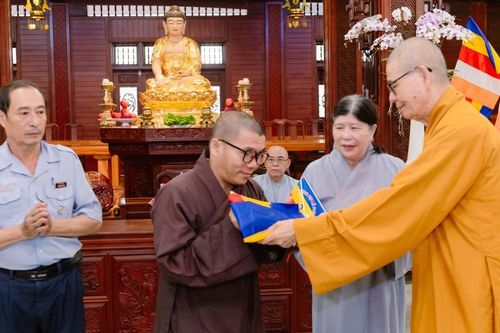 Đắk Lắk: Lễ phát động treo cờ và tặng 10.000 lá cờ Phật giáo đến các tự viện