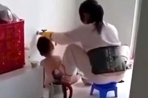 Ngăn ngừa bạo hành trẻ mầm non: Giáo viên cần sàng lọc sức khỏe tâm thần