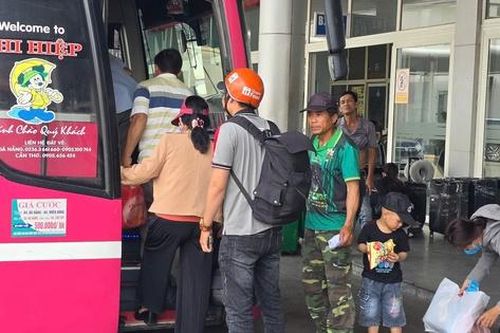 Đà Nẵng: Bến xe nườm nượp khách, nhiều nhà xe không tăng giá vé dịp lễ