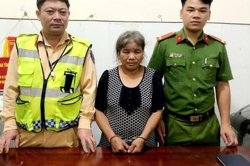 Bắt giữ một phụ nữ giấu 800 viên hồng phiến trên người