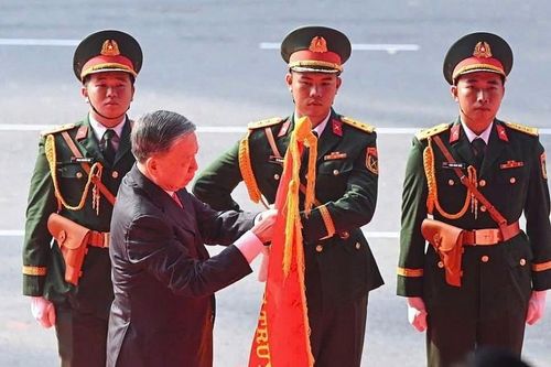 Trao danh hiệu Anh hùng Lao động cho Đảng bộ, chính quyền và nhân dân TP. Hồ Chí Minh