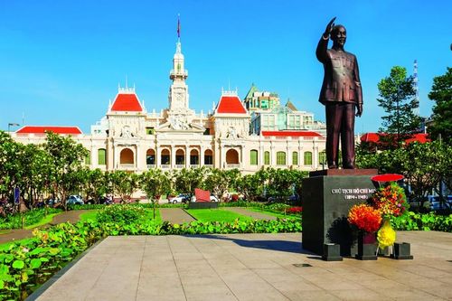 Du lịch lịch sử bùng nổ trong những ngày lễ lớn