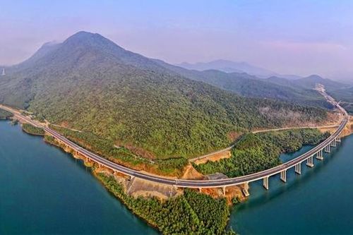 Thi công xuyên ngày lễ trên công trường cao tốc nối Hà Tĩnh - Quảng Bình