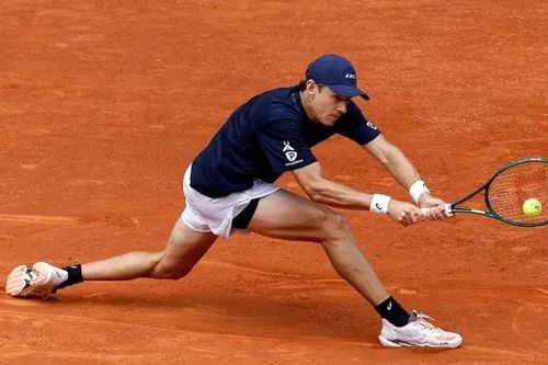 Alex De Minaur nhẹ nhàng tiến vào vòng 4 Madrid mở rộng