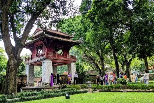 Điểm du lịch tại Thủ đô hút khách ngày đầu nghỉ lễ