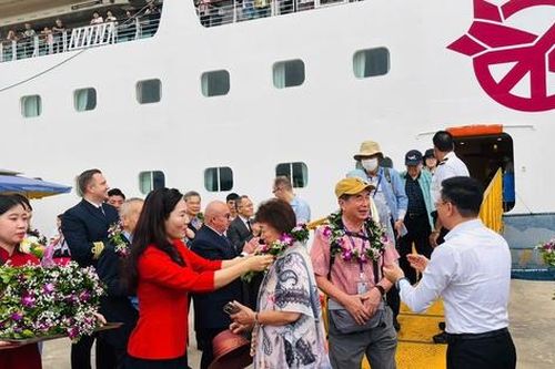 Quảng Ninh: Đón tàu biển quốc tế chở 1.700 du khách