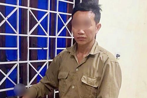 Tạm giữ phụ huynh hành hung cô giáo trong trường học