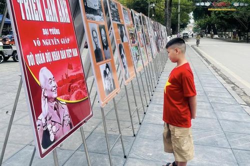 Triển lãm ảnh 'Đại tướng Võ Nguyên Giáp với Quân đội nhân dân Việt Nam'