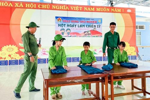 Một ngày làm chiến sĩ