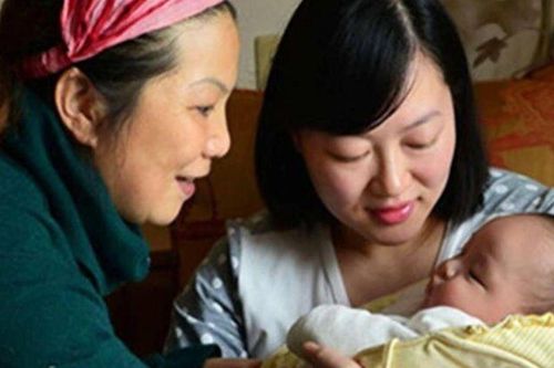 Giúp việc xin 10 triệu về quê nghỉ lễ, tôi đưa ngay nhưng hành động của con trai làm tôi nghĩ lại, đuổi việc luôn