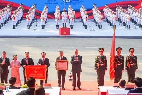 TPHCM đón nhận danh hiệu Anh hùng Lao động: Thành tích xuất sắc trong chống Covid-19 và phục hồi KT-XH