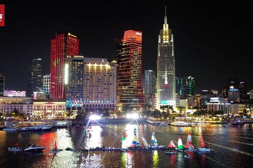Sông Sài Gòn lung linh huyền ảo qua góc máy từ trên cao trong đêm trước đại lễ 30/4