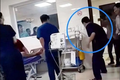 Nam điều dưỡng bị hành hung: 'Dù bị đạp ngã, tôi vẫn đứng dậy để cứu người'