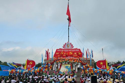 Thiêng liêng Lễ Thượng cờ Thống nhất non sông tại Vĩ tuyến 17