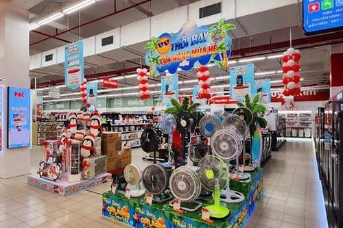 Nhiều mặt hàng điện lạnh vừa giảm giá, vừa tặng thêm khuyến mại dịp nghỉ lễ 30/4-1/5