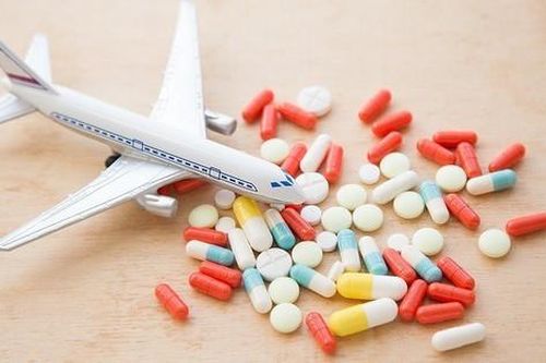 Trẻ nhỏ đi chơi xa, những loại thuốc cha mẹ nên chuẩn bị
