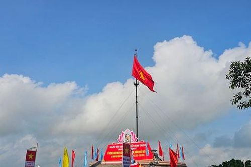 Xúc động Lễ Thượng cờ 'Thống nhất non sông' tại đôi bờ Hiền Lương - Bến Hải