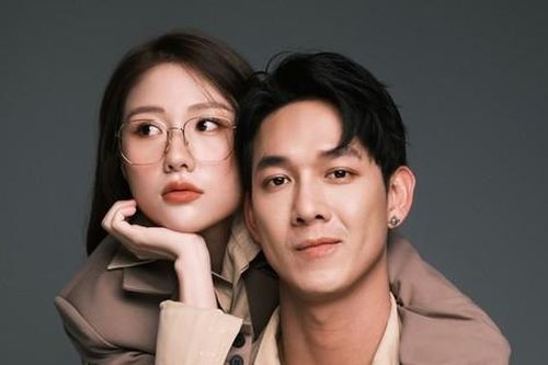 Showbiz lại có thêm một cặp đôi đáng ngờ: Một cái nắm tay đã nói lên tất cả