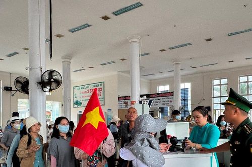 Quảng Ngãi: Đảo Lý Sơn đón hàng nghìn du khách tham quan dịp lễ 30-4 và 1-5