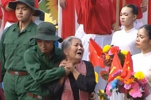 NSƯT Lê Thiện: 'Tôi đã bật khóc'