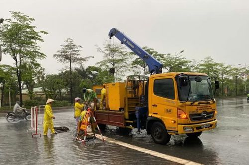 Hà Nội: xử lý nhanh các điểm ngập úng cục bộ sau trận mưa lớn sáng 1/5