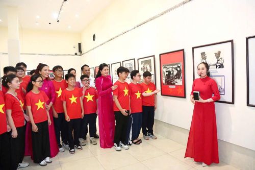 Hải Phòng: Triển lãm ảnh 'Đất nước trọn niềm vui'