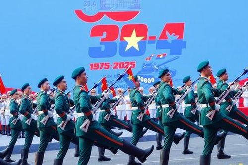 TOÀN CẢNH LỄ DIỄU BINH, DIỄU HÀNH KỶ NIỆM 50 NĂM NGÀY GIẢI PHÓNG MIỀN NAM, THỐNG NHẤT ĐẤT NƯỚC: HÀO HÙNG ĐI GIỮA LÒNG NHÂN DÂN