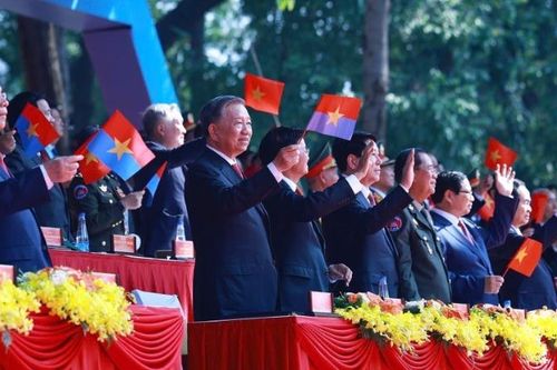 Phấn đấu xây dựng một nước Việt Nam hòa bình, thống nhất, hạnh phúc, giàu mạnh và phát triển