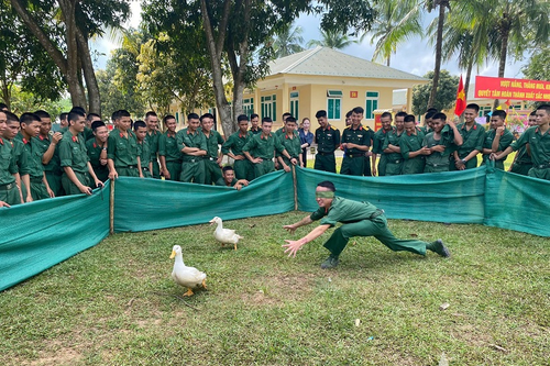 Sôi nổi các hoạt động ngày lễ tại Sư đoàn 968 (Quân khu 4)