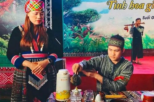 Rộn ràng Lễ hội Trà Shan tuyết Suối Giàng 2025