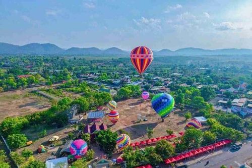 Ngắm nhìn toàn cảnh Buôn Đôn từ trên cao tại Ngày hội Khinh khí cầu Đắk Lắk 2025