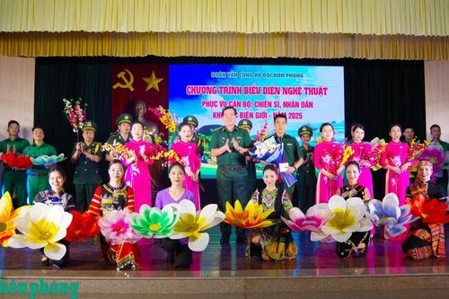 Đoàn Văn công BĐBP biểu diễn văn nghệ phục vụ cán bộ, chiến sĩ Cơ quan Thường trực Bộ Tư lệnh BĐBP phía Nam
