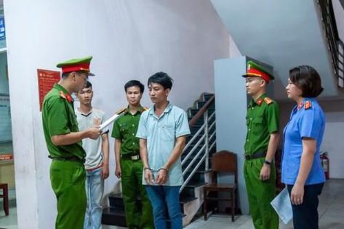Bắt lái xe đầu kéo gây tai nạn khiến 2 người tử vong