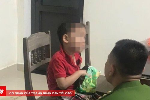 Kịp thời giúp cháu bé đi lạc mẹ khi tắm biển
