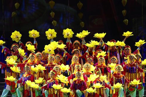 Vạn người làm điều xúc động tại Carnaval Hạ Long 2025