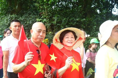 Hàng vạn người về thăm quê Bác dịp nghỉ lễ