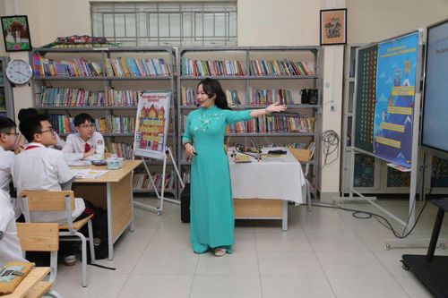 Người thắp lửa giữa kỷ nguyên số