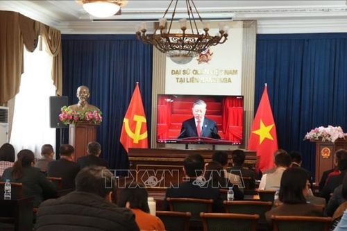 Các hoạt động kỷ niệm ngày đại lễ trọng thể và đầy xúc động tại Nga