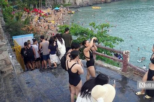 Khu du lịch Cát Bà đón hơn 50.000 lượt du khách trong 2 ngày đầu nghỉ lễ 30/4 - 1/5
