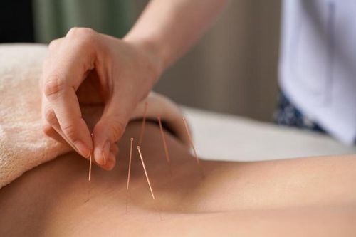Người đàn ông nhiễm bệnh, phải cưa chân sau khi đi châm cứu