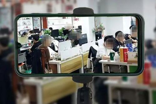 Công ty Trung Quốc gây tranh cãi khi livestream cảnh nhân viên làm việc cuối tuần
