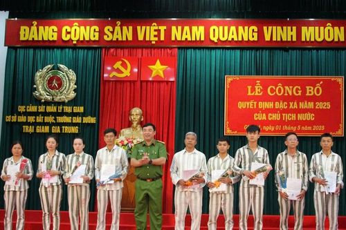 Niềm vui ngày đặc xá