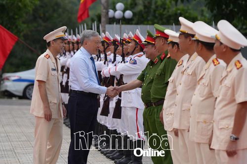 Phó Thủ tướng Thường trực Chính phủ Nguyễn Hòa Bình dự lễ công bố Quyết định đặc xá của Chủ tịch nước tại Trại giam A2