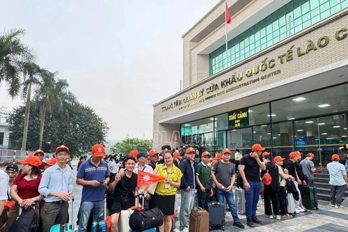 Du lịch qua Cửa khẩu Quốc tế Lào Cai bùng nổ dịp lễ